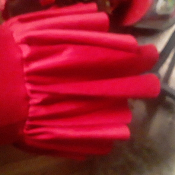 Red Cutie - Picture 4 of 6